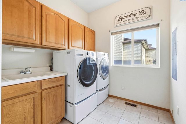 5016 W Yellowstone Ave, Kennewick, WA 99336