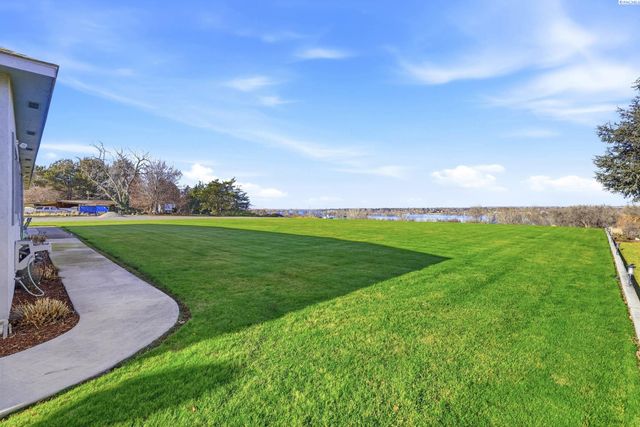 5016 W Yellowstone Ave, Kennewick, WA 99336