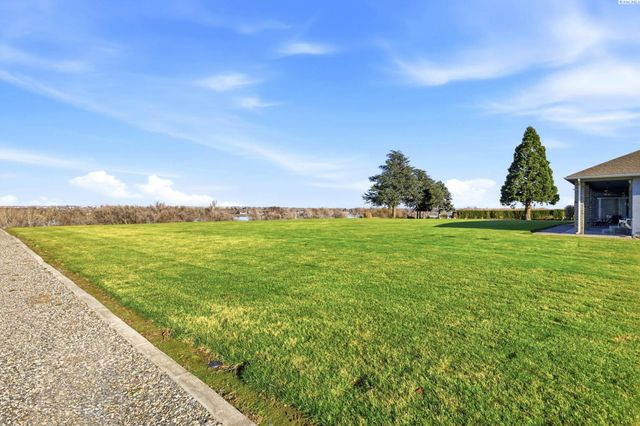 5016 W Yellowstone Ave, Kennewick, WA 99336