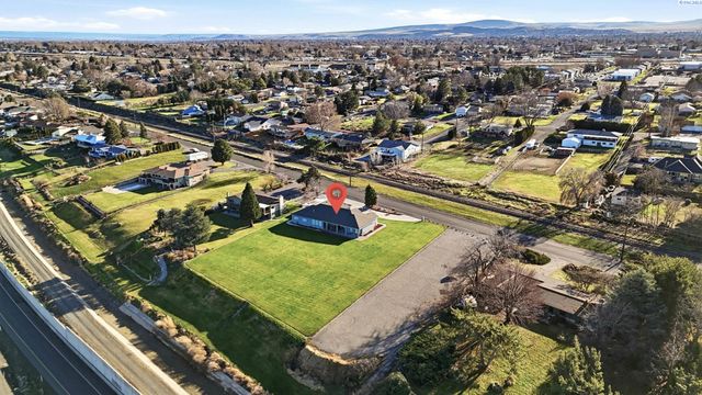 5016 W Yellowstone Ave, Kennewick, WA 99336