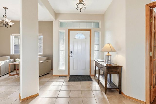 5016 W Yellowstone Ave, Kennewick, WA 99336