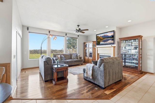 5016 W Yellowstone Ave, Kennewick, WA 99336