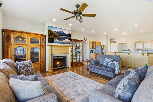 5016 W Yellowstone Ave, Kennewick, WA 99336