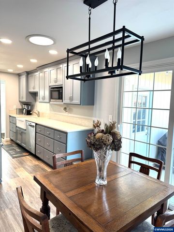 1335 1st Av, Sweet Home, OR 97386