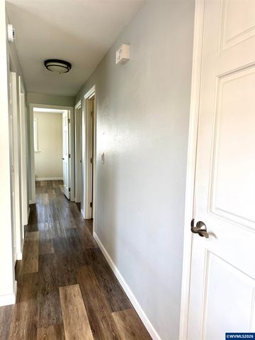 1335 1st Av, Sweet Home, OR 97386