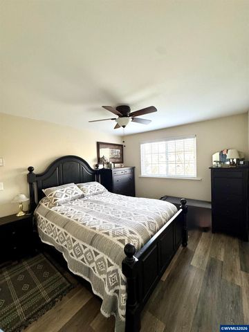 1335 1st Av, Sweet Home, OR 97386