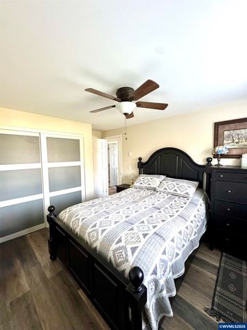 1335 1st Av, Sweet Home, OR 97386