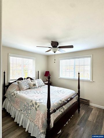 1335 1st Av, Sweet Home, OR 97386