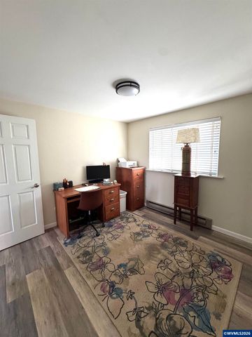 1335 1st Av, Sweet Home, OR 97386