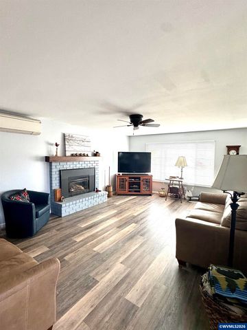 1335 1st Av, Sweet Home, OR 97386