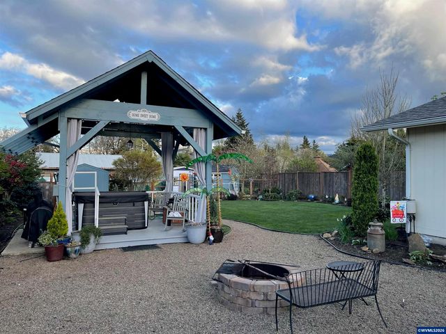 1335 1st Av, Sweet Home, OR 97386