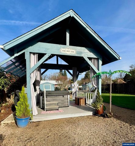 1335 1st Av, Sweet Home, OR 97386