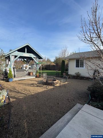 1335 1st Av, Sweet Home, OR 97386