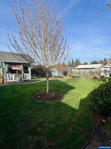 1335 1st Av, Sweet Home, OR 97386