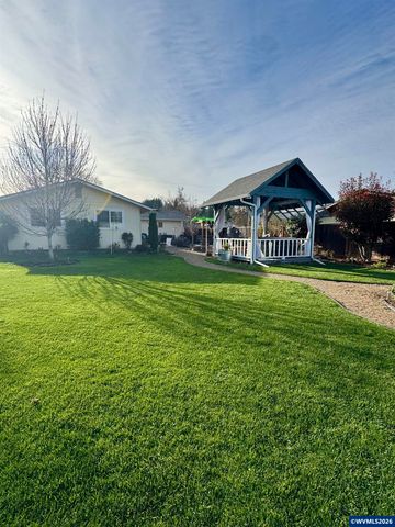 1335 1st Av, Sweet Home, OR 97386