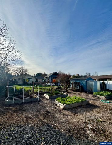 1335 1st Av, Sweet Home, OR 97386