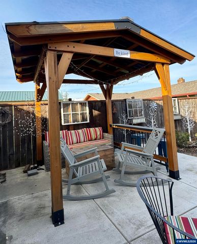 1335 1st Av, Sweet Home, OR 97386