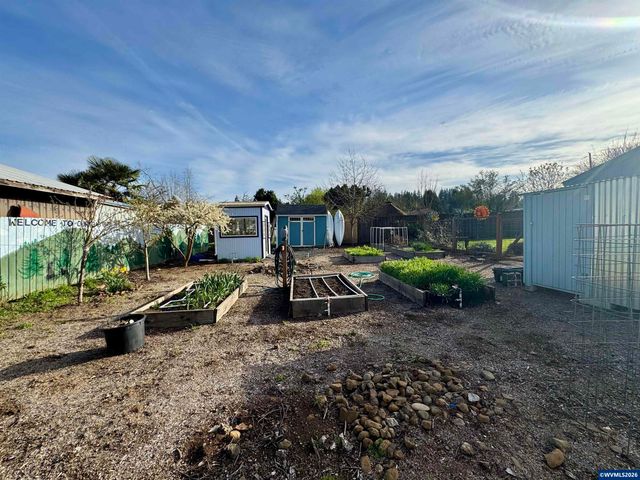 1335 1st Av, Sweet Home, OR 97386