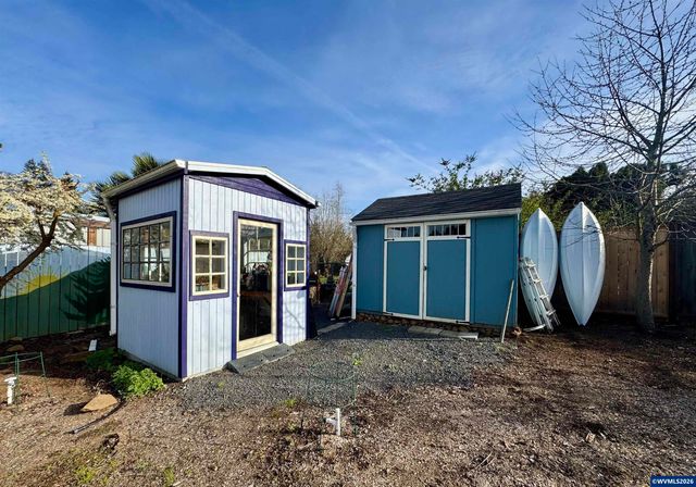 1335 1st Av, Sweet Home, OR 97386