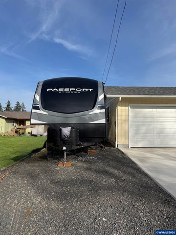 1335 1st Av, Sweet Home, OR 97386