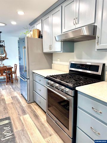 1335 1st Av, Sweet Home, OR 97386