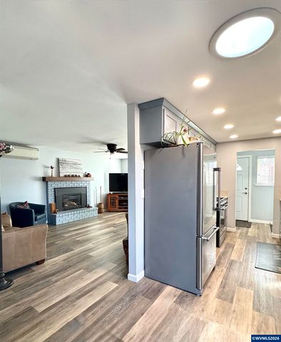 1335 1st Av, Sweet Home, OR 97386