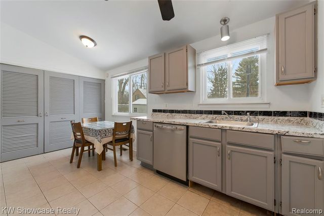 30815 Everett Street, Southfield, MI 48076