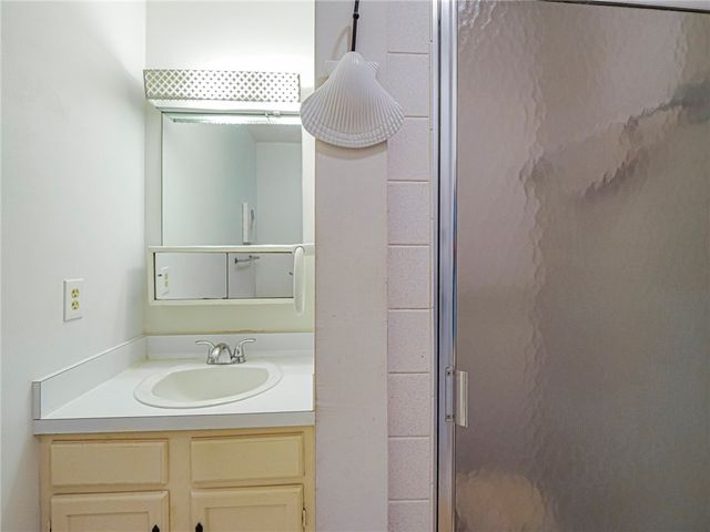 6 Vista Palm Lane 202, Vero Beach, FL 32962