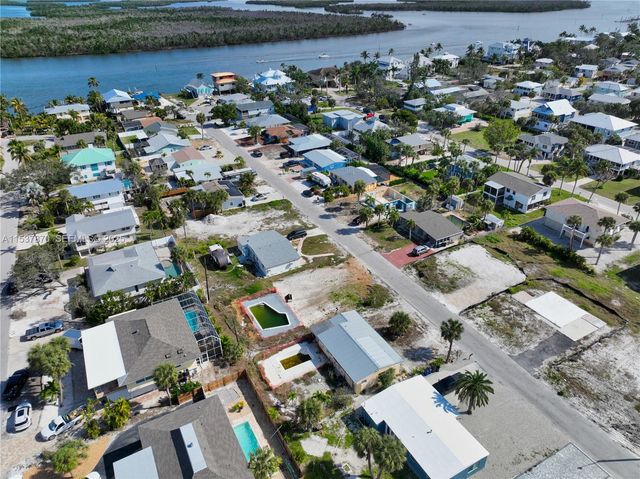161 Hibiscus Drive, Fort Myers, FL 33931