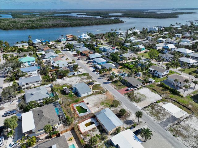 161 Hibiscus Drive, Fort Myers, FL 33931