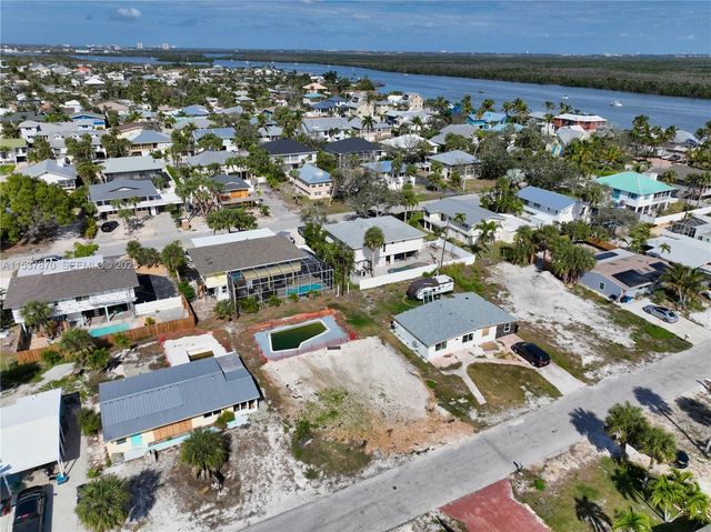 161 Hibiscus Drive, Fort Myers, FL 33931
