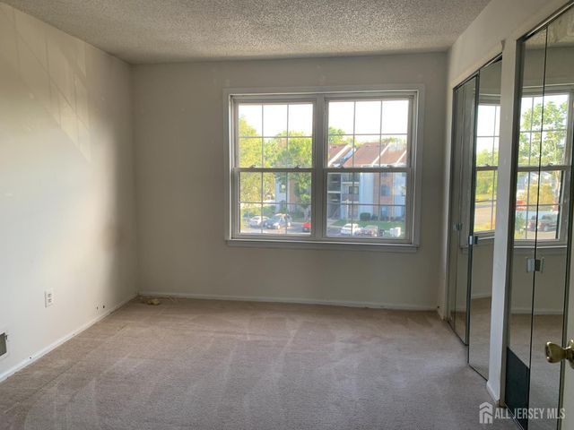 17 Voscek Court, Lawrence, NJ 08648