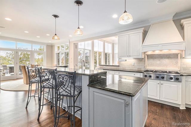 6997 Oakhurst Ridge Road, Clarkston, MI 48348