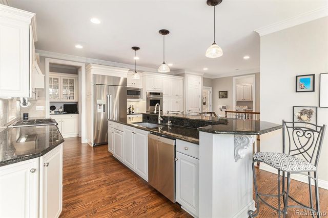 6997 Oakhurst Ridge Road, Clarkston, MI 48348