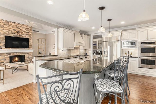 6997 Oakhurst Ridge Road, Clarkston, MI 48348