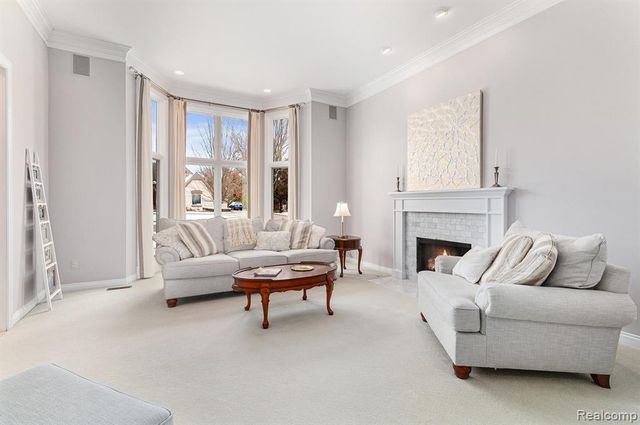 6997 Oakhurst Ridge Road, Clarkston, MI 48348