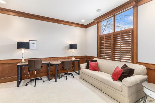 6997 Oakhurst Ridge Road, Clarkston, MI 48348