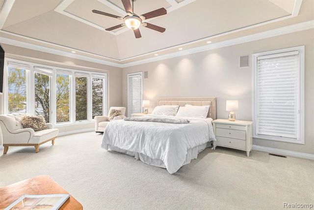 6997 Oakhurst Ridge Road, Clarkston, MI 48348