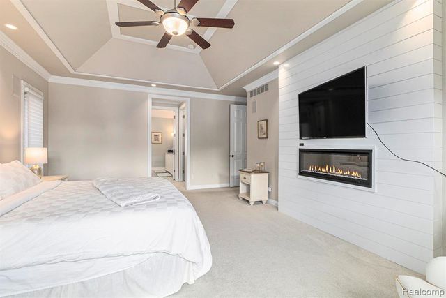 6997 Oakhurst Ridge Road, Clarkston, MI 48348