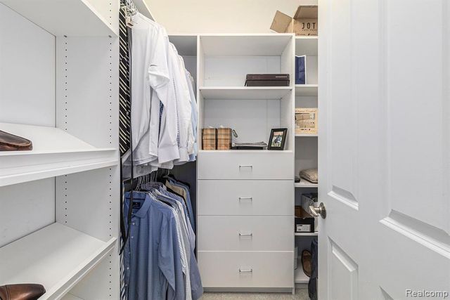 6997 Oakhurst Ridge Road, Clarkston, MI 48348