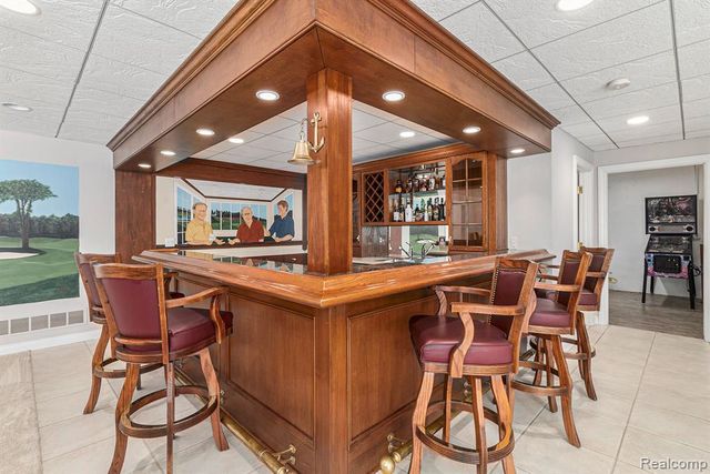 6997 Oakhurst Ridge Road, Clarkston, MI 48348