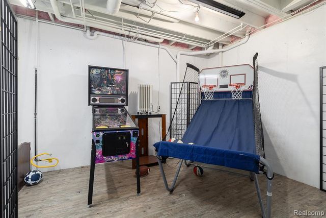 6997 Oakhurst Ridge Road, Clarkston, MI 48348