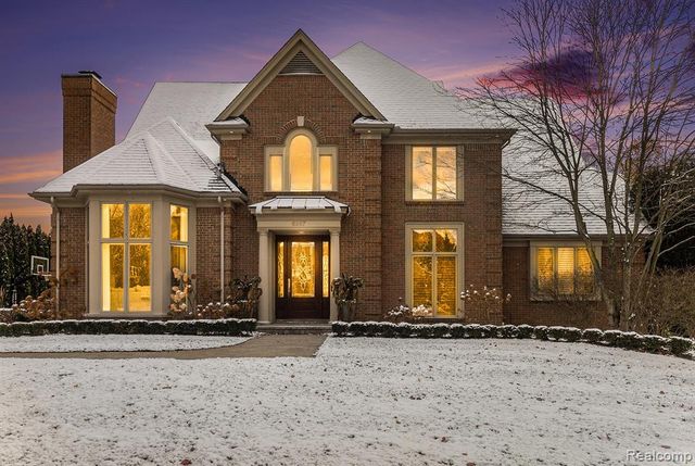 6997 Oakhurst Ridge Road, Clarkston, MI 48348