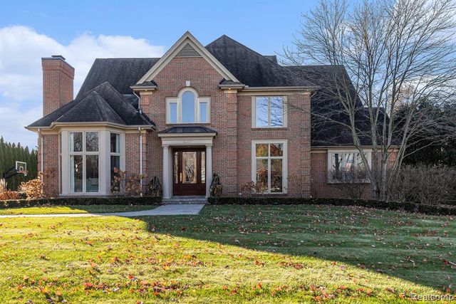 6997 Oakhurst Ridge Road, Clarkston, MI 48348