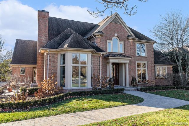 6997 Oakhurst Ridge Road, Clarkston, MI 48348