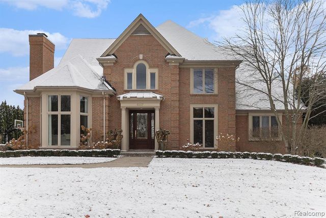 6997 Oakhurst Ridge Road, Clarkston, MI 48348