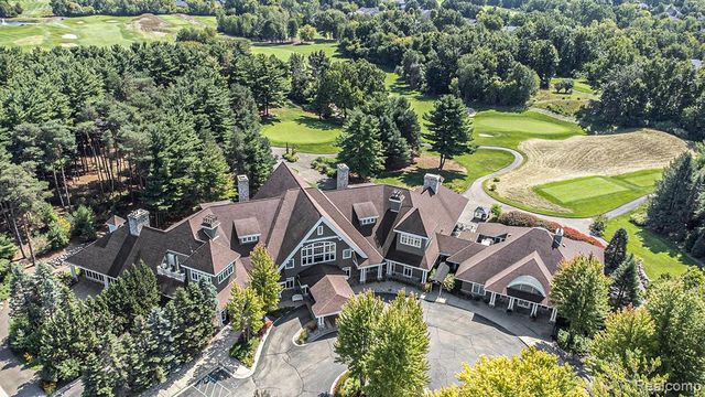 6997 Oakhurst Ridge Road, Clarkston, MI 48348