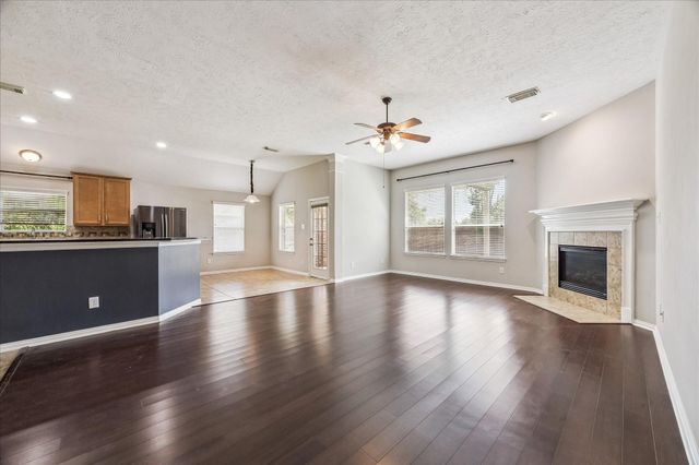 2821 Chinaberry Park Lane, League City, TX 77573
