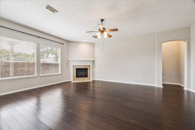 2821 Chinaberry Park Lane, League City, TX 77573