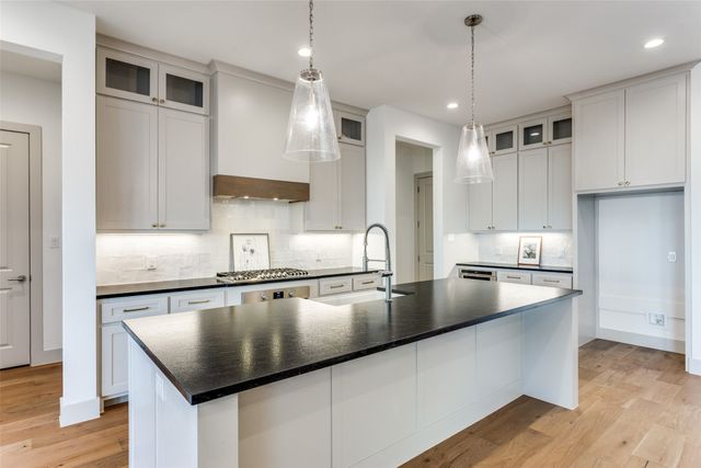 945 Highlands Avenue, Aledo, TX 76008